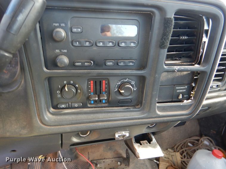 image for item JD9524 2004 Chevrolet Silverado 1500  pickup truck