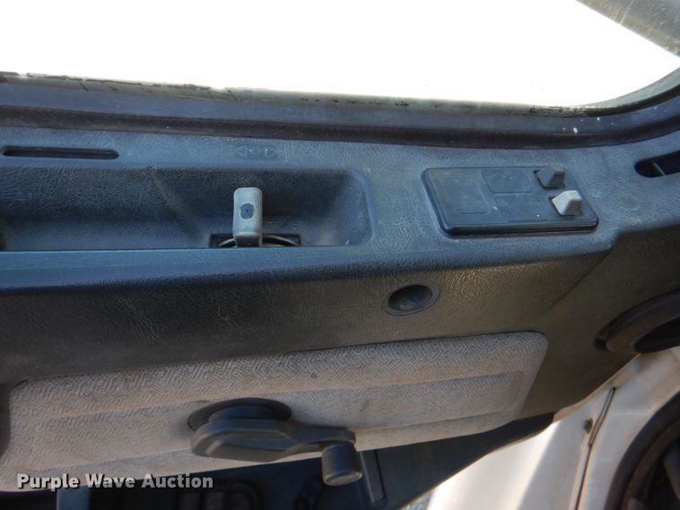 image for item JD9527 2000 Volvo VN  water truck