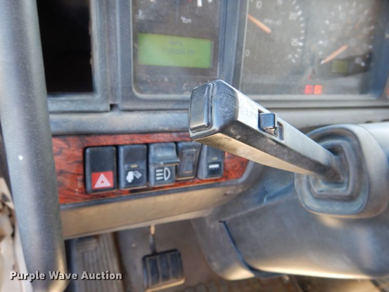 image for item JD9527 2000 Volvo VN  water truck