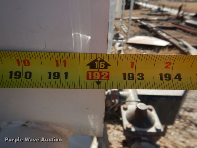 image for item JD9527 2000 Volvo VN  water truck