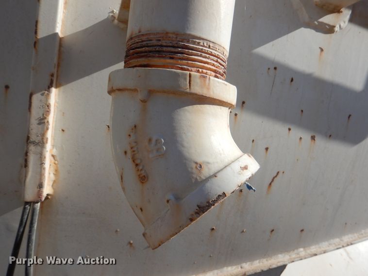 image for item JD9527 2000 Volvo VN  water truck