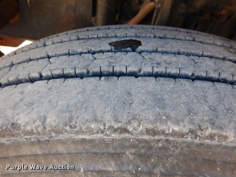 image for item JD9527 2000 Volvo VN  water truck