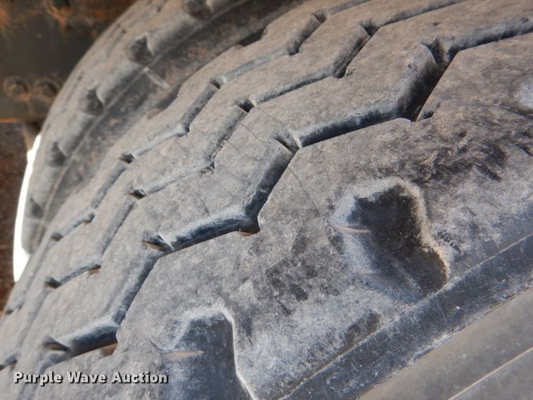 image for item JD9527 2000 Volvo VN  water truck