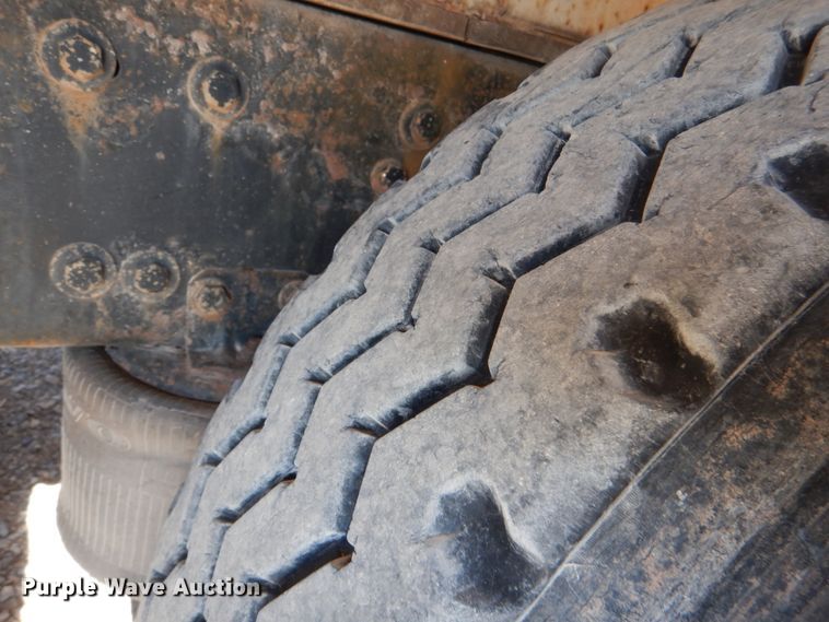 image for item JD9527 2000 Volvo VN  water truck