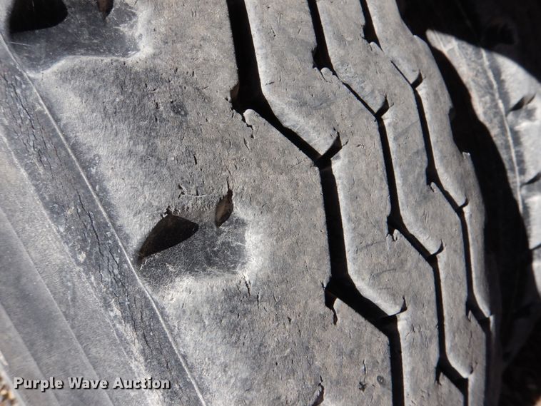 image for item JD9527 2000 Volvo VN  water truck