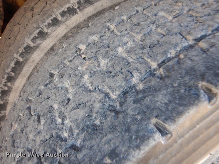 image for item JD9527 2000 Volvo VN  water truck