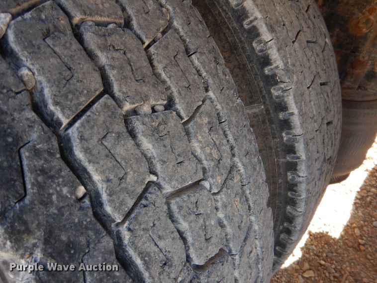 image for item JD9527 2000 Volvo VN  water truck