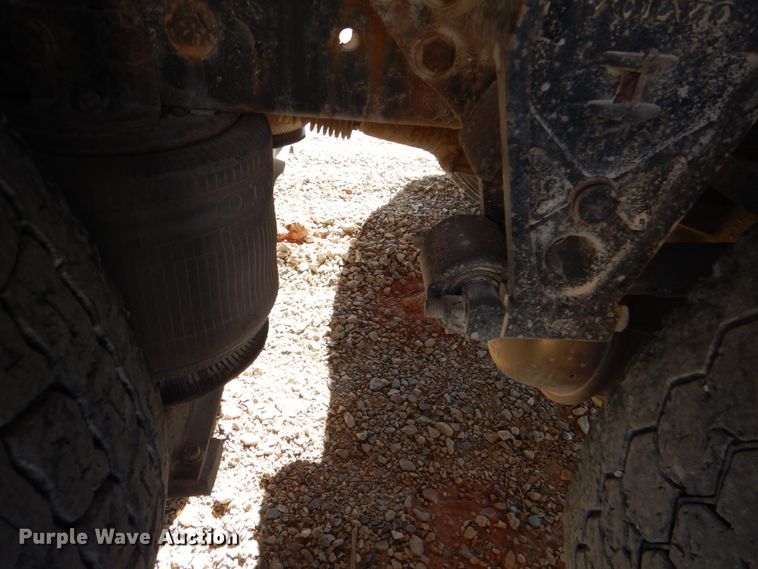 image for item JD9527 2000 Volvo VN  water truck