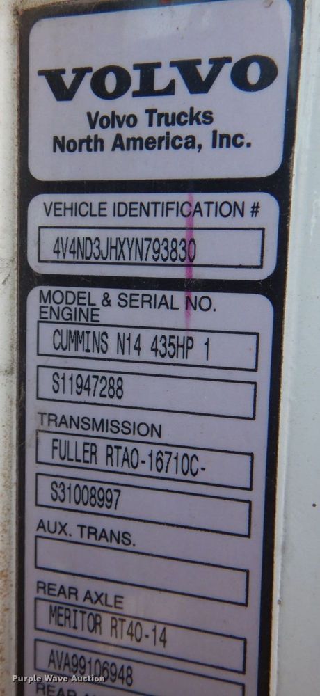 image for item JD9527 2000 Volvo VN  water truck