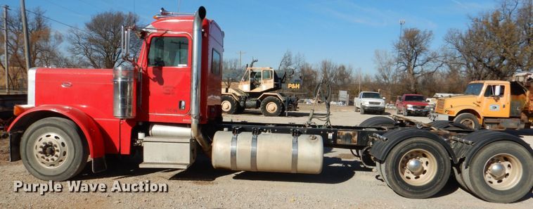 image for item JD9528 2006 Peterbilt 379  semi truck