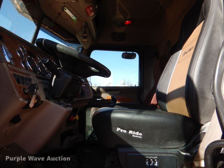 image for item JD9528 2006 Peterbilt 379  semi truck