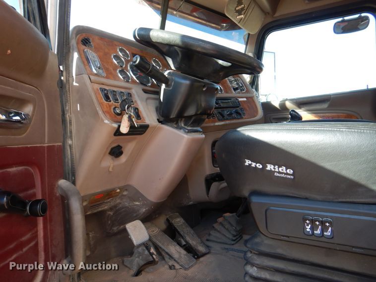 image for item JD9528 2006 Peterbilt 379  semi truck