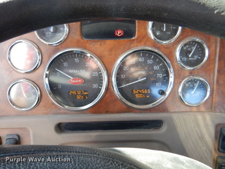 image for item JD9528 2006 Peterbilt 379  semi truck