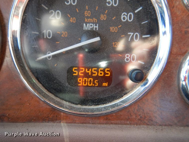 image for item JD9528 2006 Peterbilt 379  semi truck