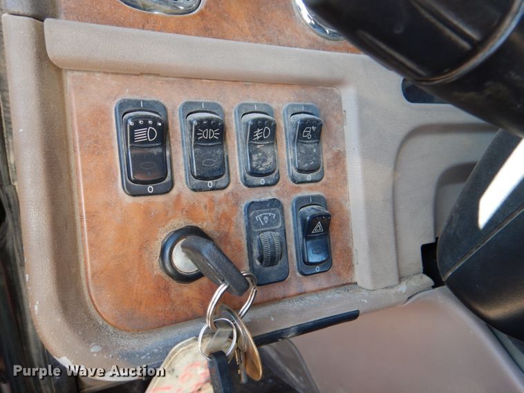 image for item JD9528 2006 Peterbilt 379  semi truck