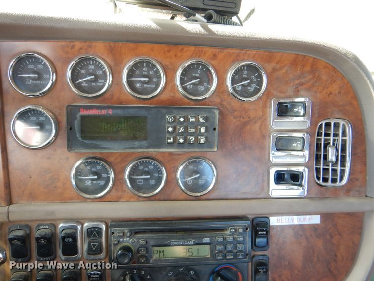 image for item JD9528 2006 Peterbilt 379  semi truck