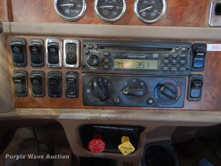 image for item JD9528 2006 Peterbilt 379  semi truck