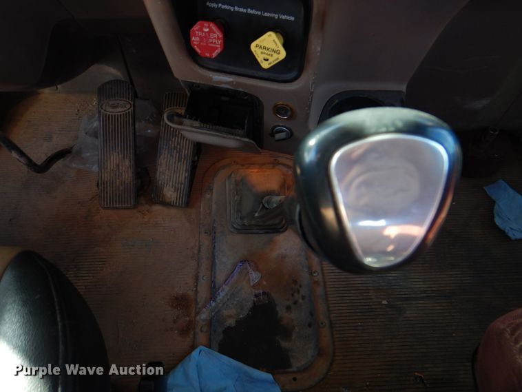 image for item JD9528 2006 Peterbilt 379  semi truck