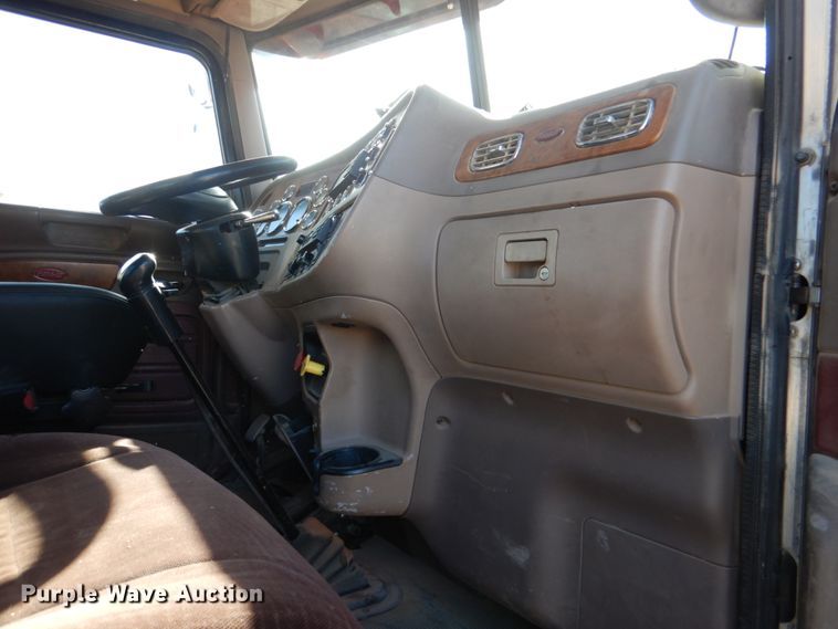 image for item JD9528 2006 Peterbilt 379  semi truck