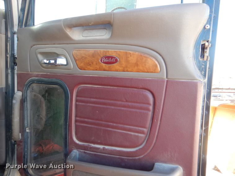 image for item JD9528 2006 Peterbilt 379  semi truck