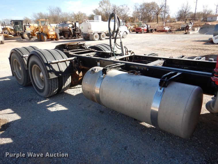 image for item JD9528 2006 Peterbilt 379  semi truck