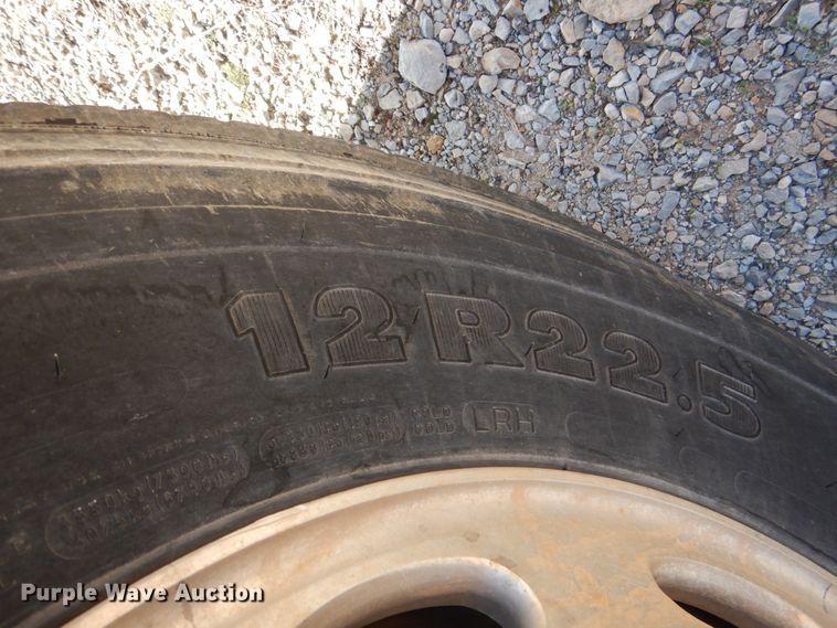 image for item JD9528 2006 Peterbilt 379  semi truck