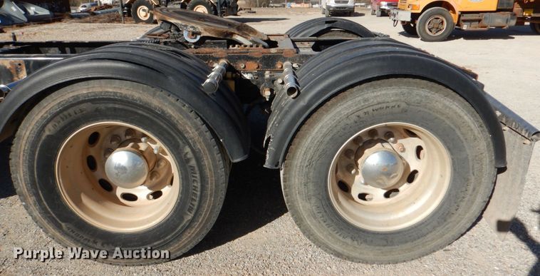 image for item JD9528 2006 Peterbilt 379  semi truck