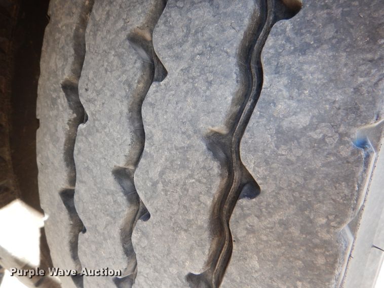 image for item JD9528 2006 Peterbilt 379  semi truck