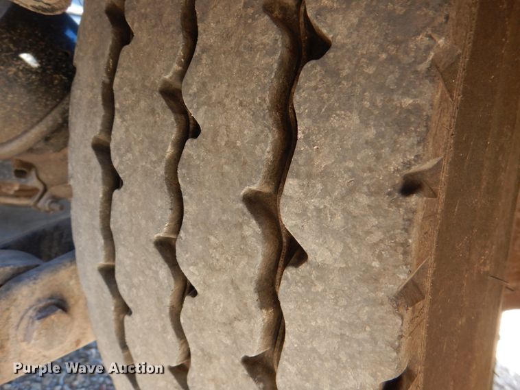 image for item JD9528 2006 Peterbilt 379  semi truck