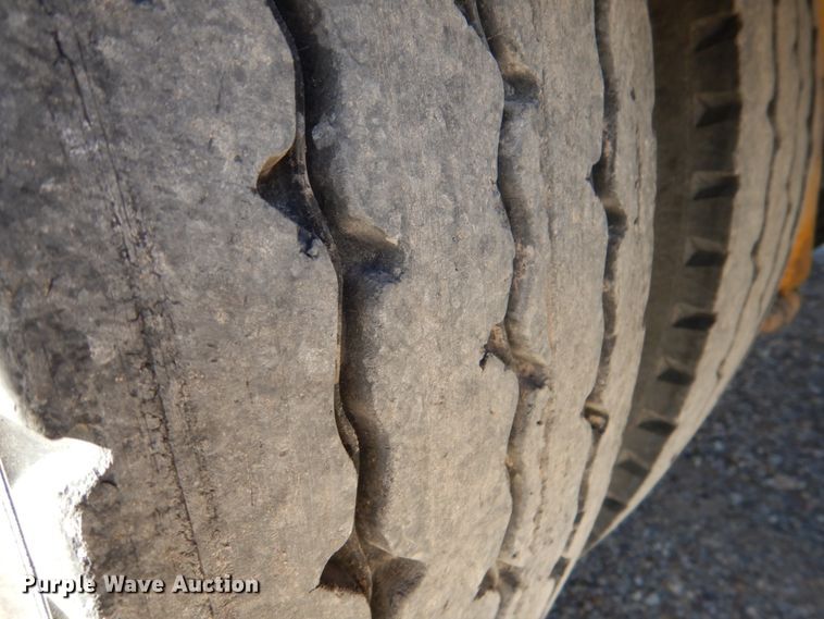 image for item JD9528 2006 Peterbilt 379  semi truck