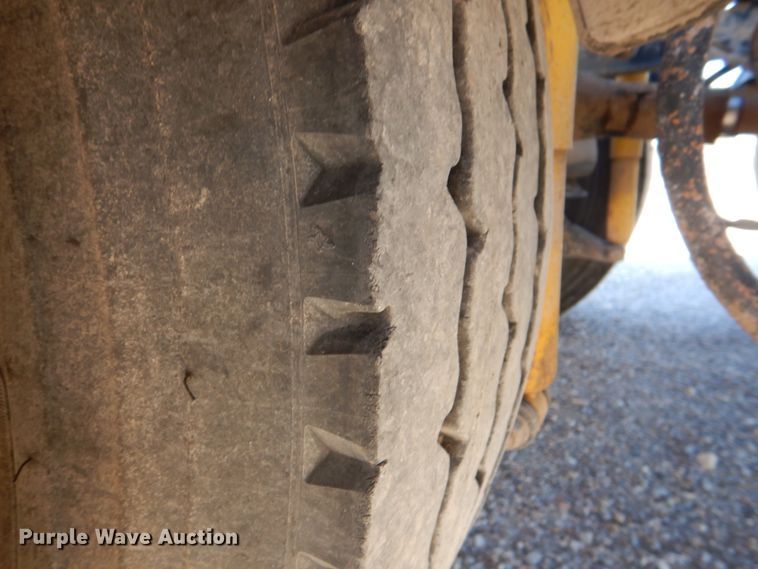 image for item JD9528 2006 Peterbilt 379  semi truck