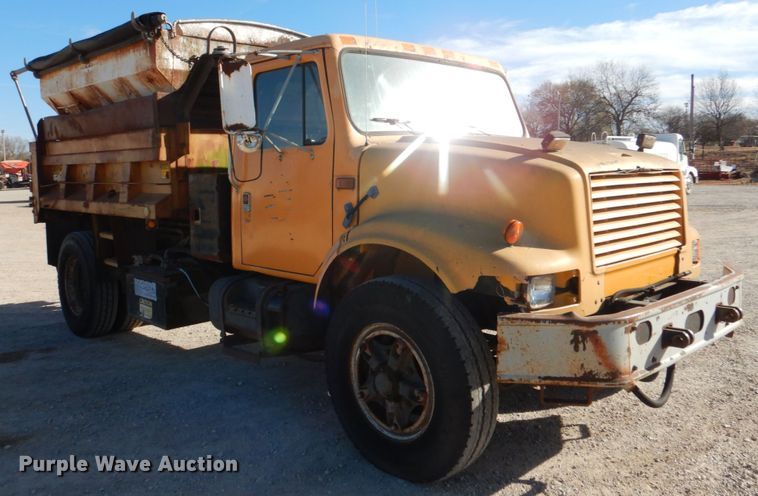 image for item JD9529 1990 International 4900  dump truck