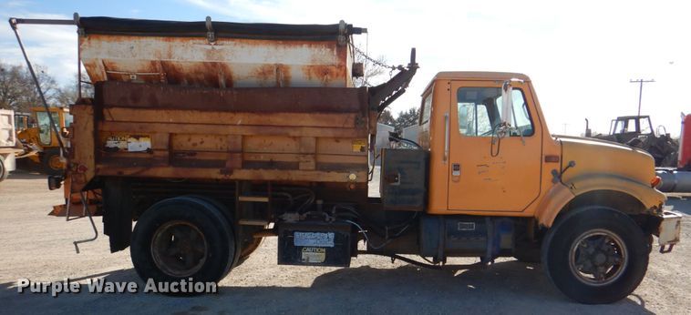 image for item JD9529 1990 International 4900  dump truck