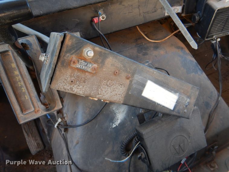 image for item JD9529 1990 International 4900  dump truck