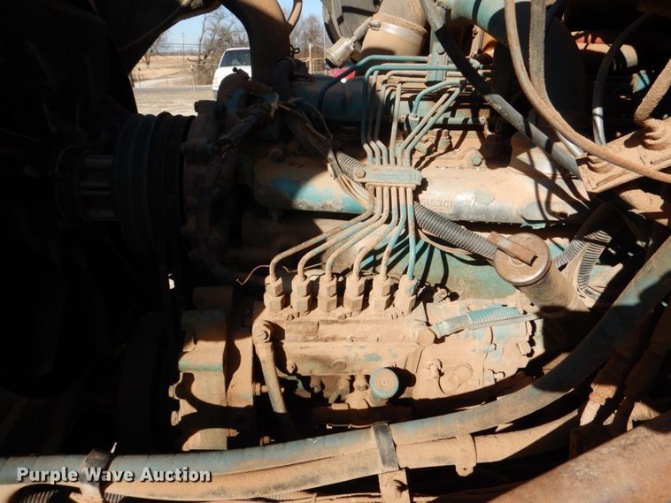 image for item JD9529 1990 International 4900  dump truck