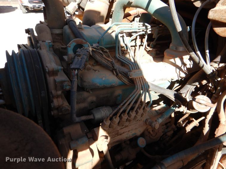 image for item JD9529 1990 International 4900  dump truck