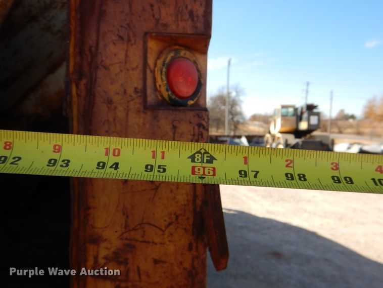 image for item JD9529 1990 International 4900  dump truck