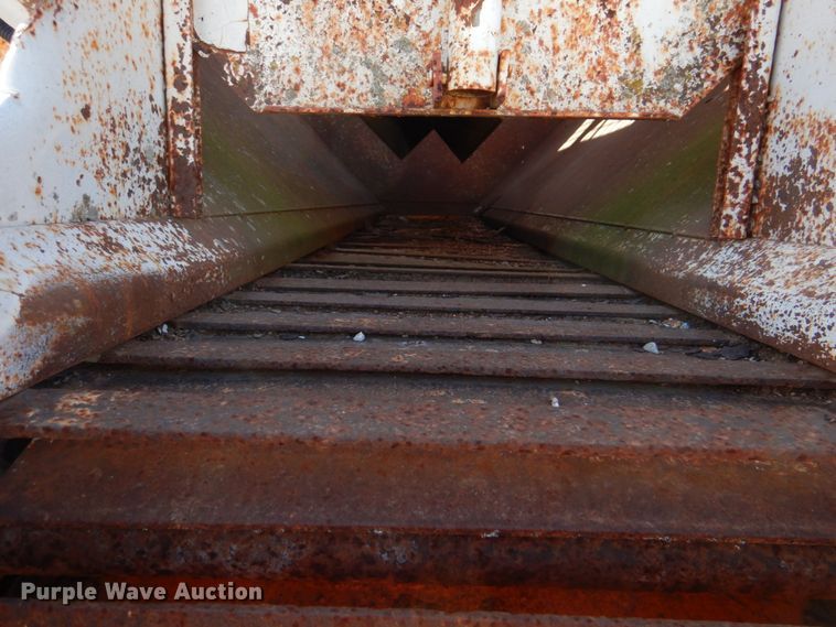 image for item JD9529 1990 International 4900  dump truck