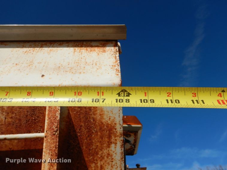 image for item JD9529 1990 International 4900  dump truck