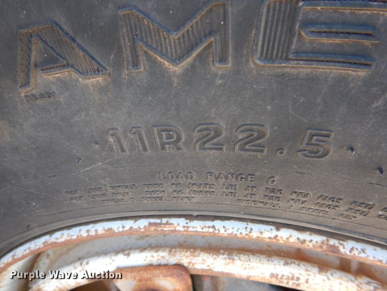 image for item JD9529 1990 International 4900  dump truck