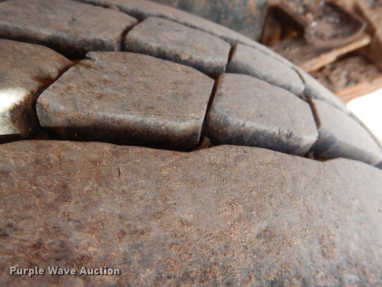 image for item JD9529 1990 International 4900  dump truck