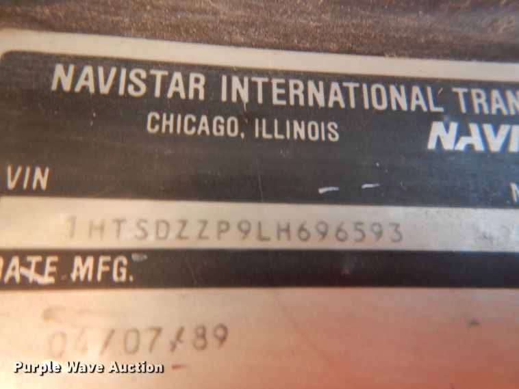 image for item JD9529 1990 International 4900  dump truck