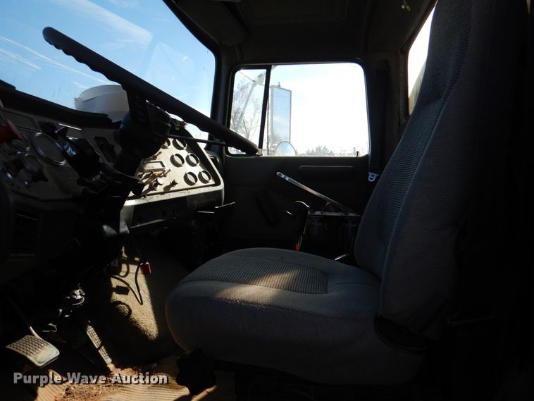 image for item JD9531 1993 Ford LTL9000  water truck