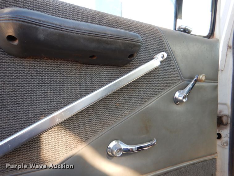 image for item JD9531 1993 Ford LTL9000  water truck