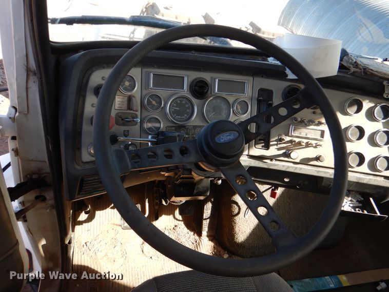 image for item JD9531 1993 Ford LTL9000  water truck