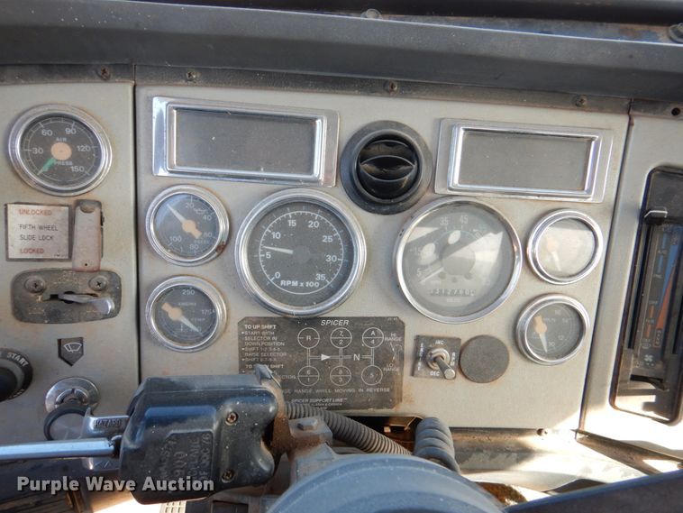 image for item JD9531 1993 Ford LTL9000  water truck