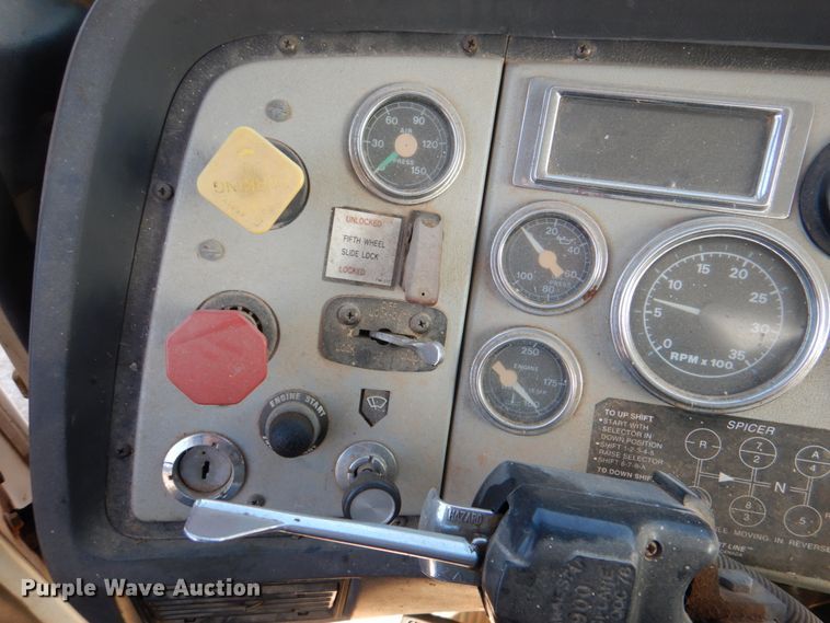 image for item JD9531 1993 Ford LTL9000  water truck