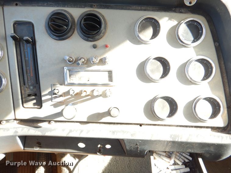 image for item JD9531 1993 Ford LTL9000  water truck