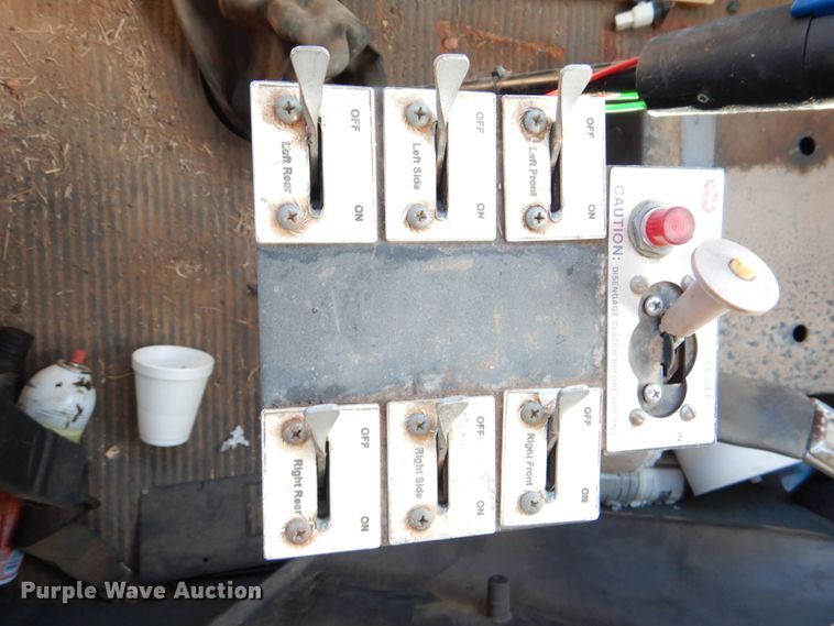 image for item JD9531 1993 Ford LTL9000  water truck