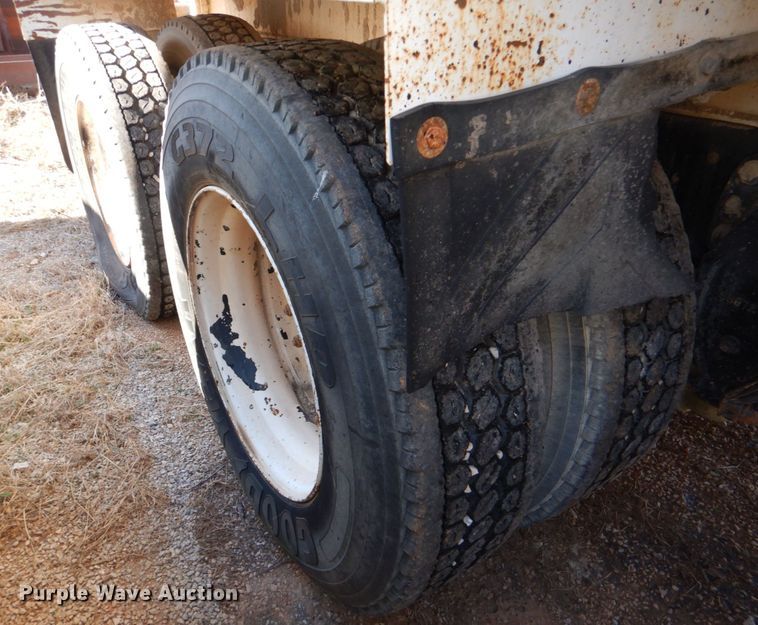 image for item JD9531 1993 Ford LTL9000  water truck